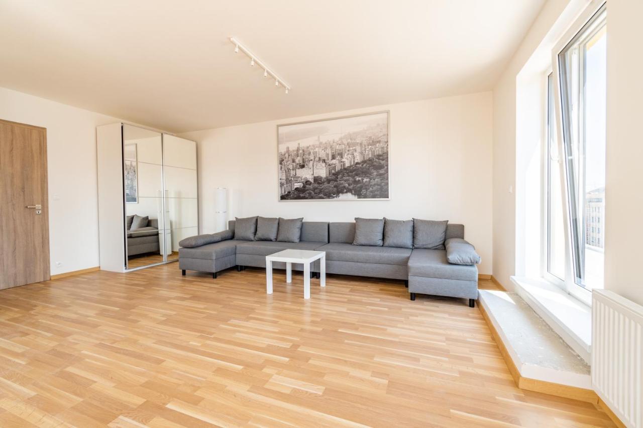 Penthouse # 81 With Panoramic View In Elite Rezidence With Free Parking Prag